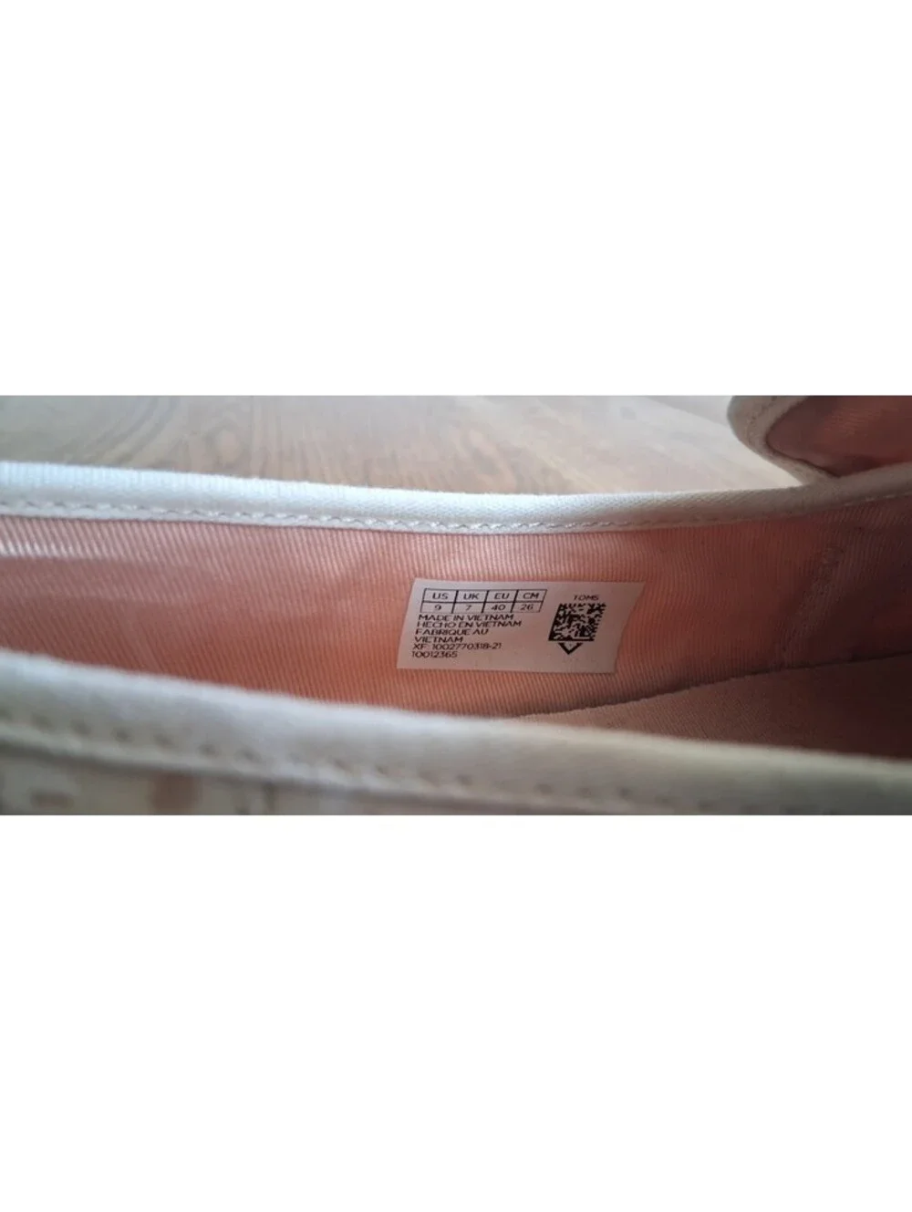 TOMS Clemente slip-on shoes\ cream, peach,gold fleck pattern\Size 9